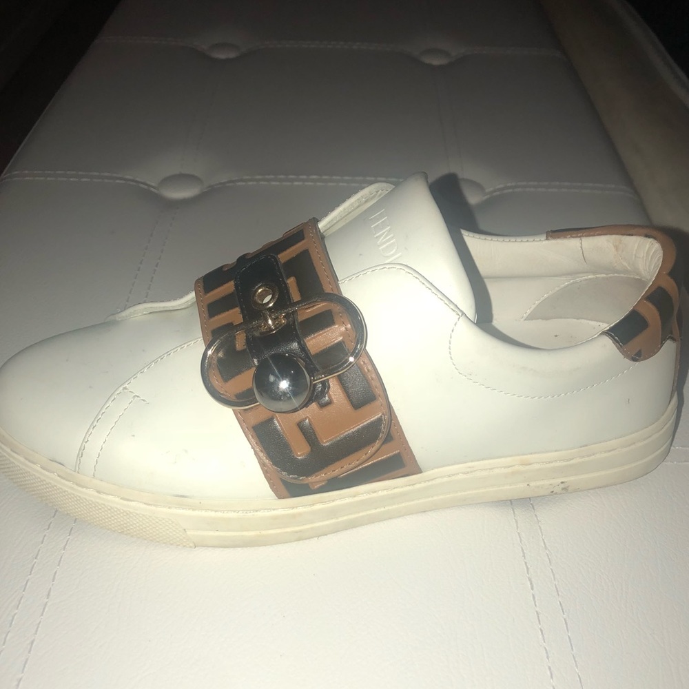 FENDI logo embossed leather sneakers